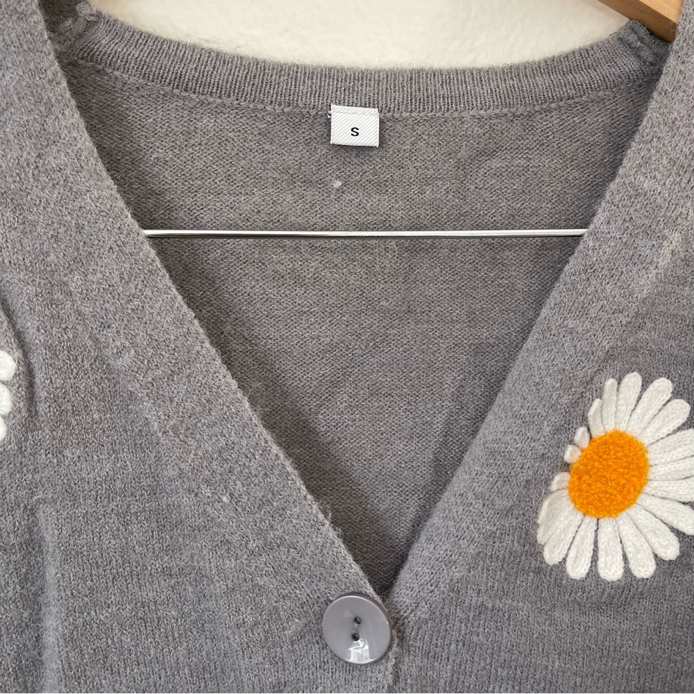 Women’s Warm Daisy Flower Cardigan Sweater Long Sleeve V-Neck Cropped Size S - Picture 5 of 9